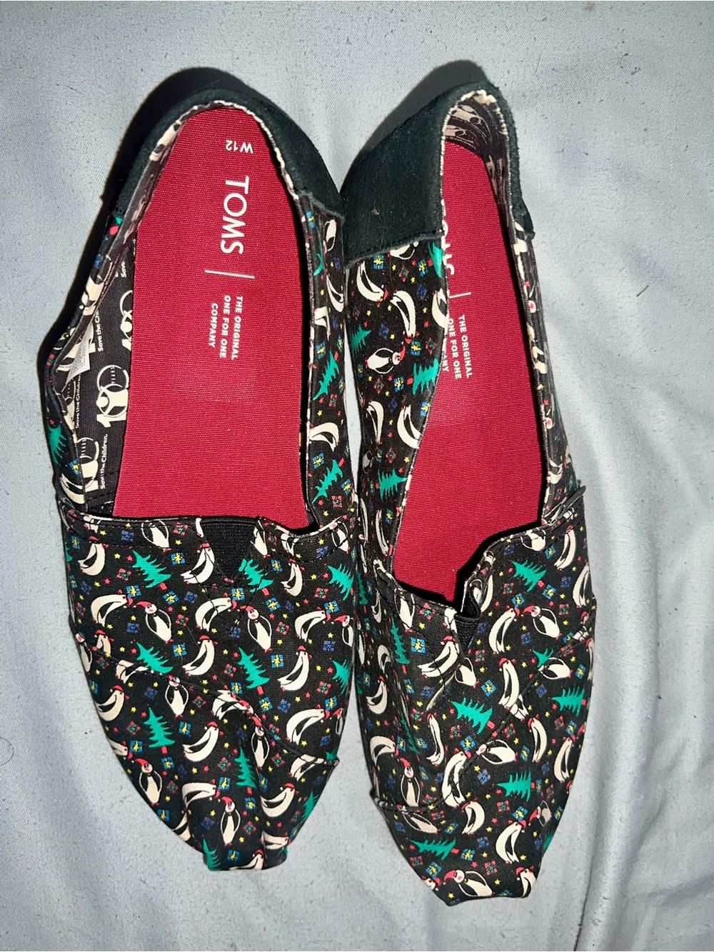 NWOT-NEVER WORN -TOMS x Save the Children black penguin Christmas W12